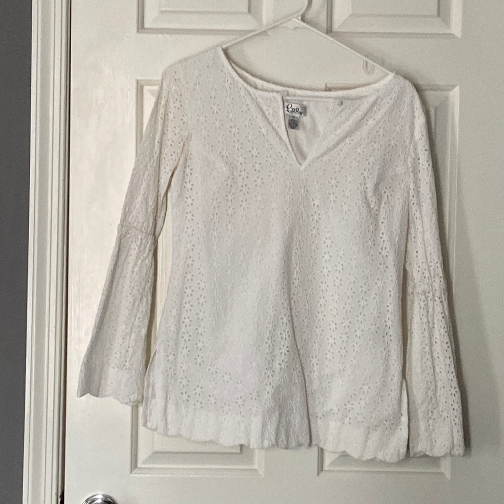 Lilly Pulitzer white lined lace long sleeved tunic.